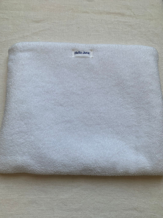 Pochette en lin lavé rose pâle et douillette rose broderie renard et sa petite fleur marine