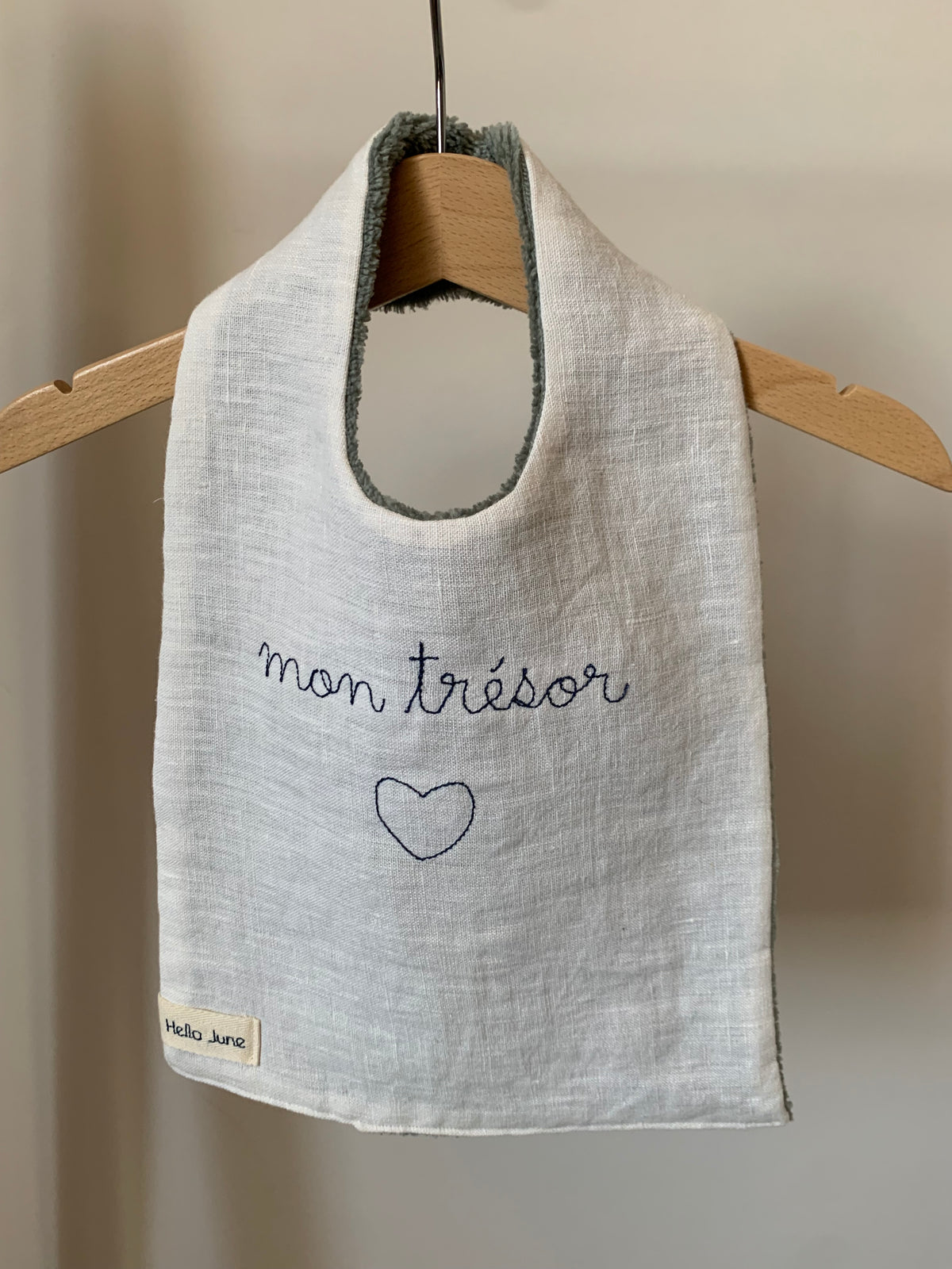 Bavoir Petit Epicurien - Lin lavé be et douillette kaki, broderie "mon trésor" marine