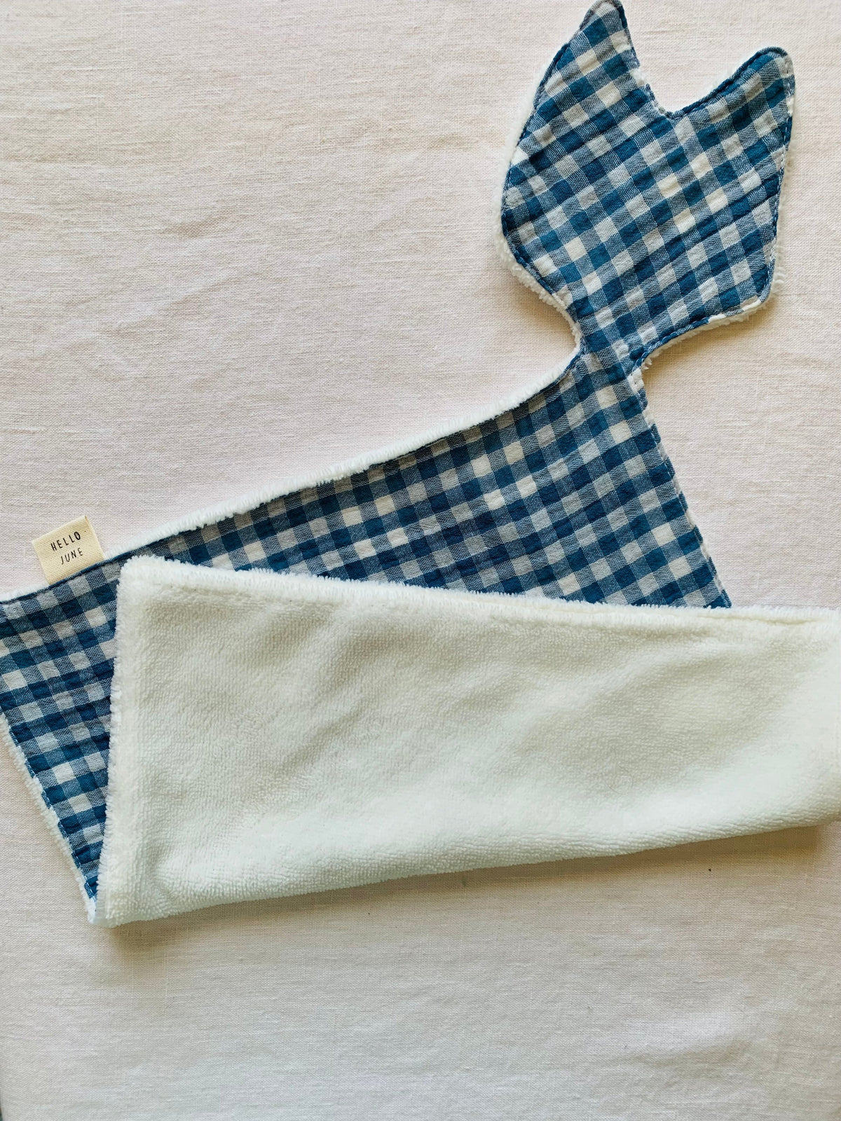 doudou plat en forme renard en gaze de coton carreaux petits bleus et blancs et douillette