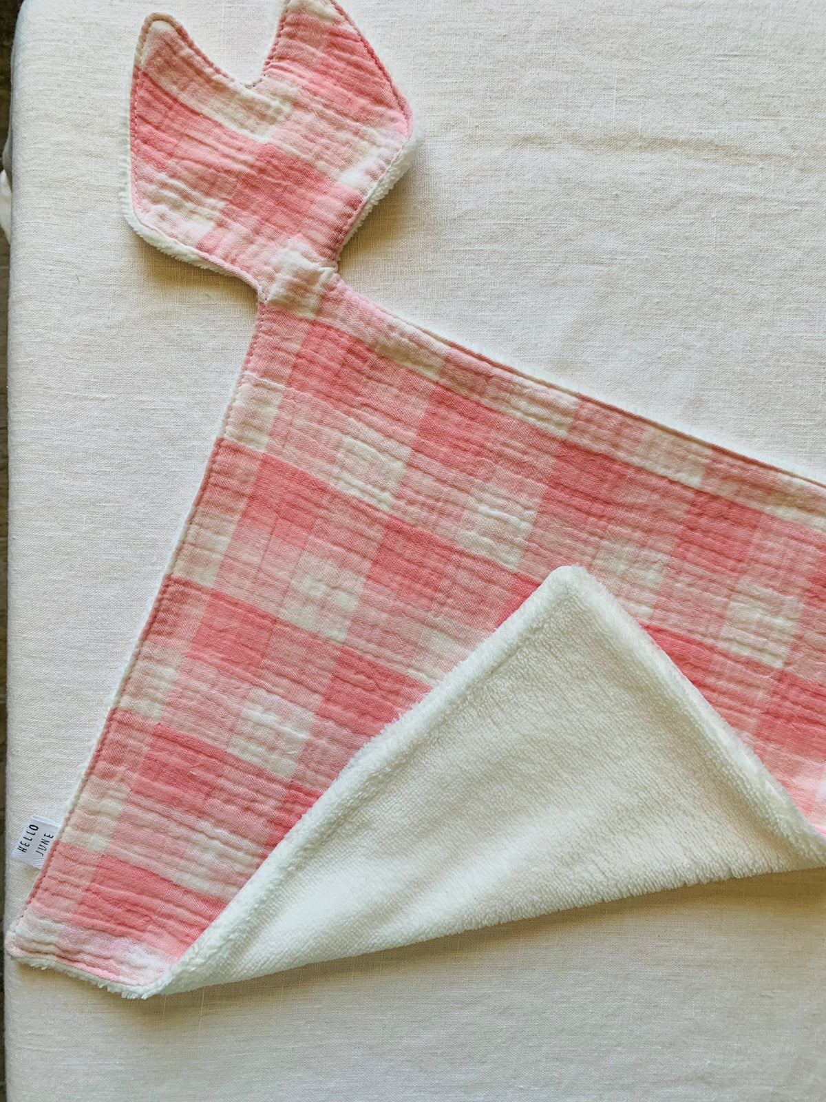 doudou plat en forme renard en gaze de coton grands carreaux rose et blancs et douillette banche