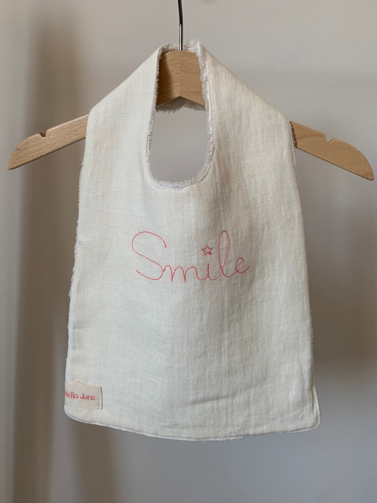 Bavoir Petit Epicurien - Lin lavé blanc et douillette blanche, broderie "Smile" rose clair