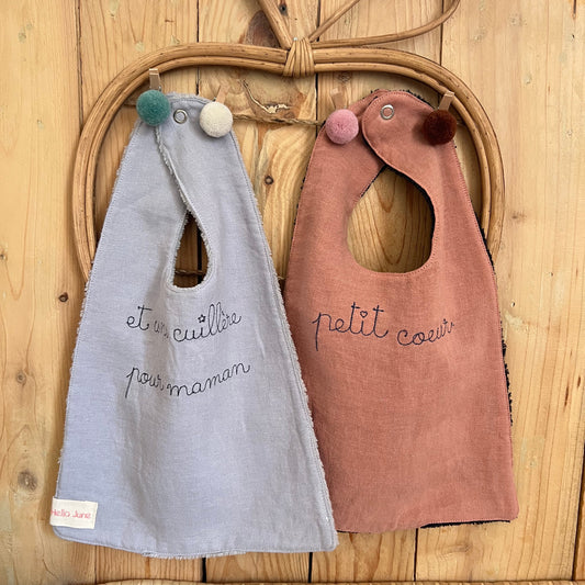 bavoir bébé broderie