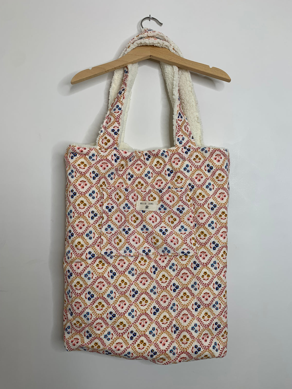 Cabas réversible coton tissu indien blanc et fleurs moumoutte blanche