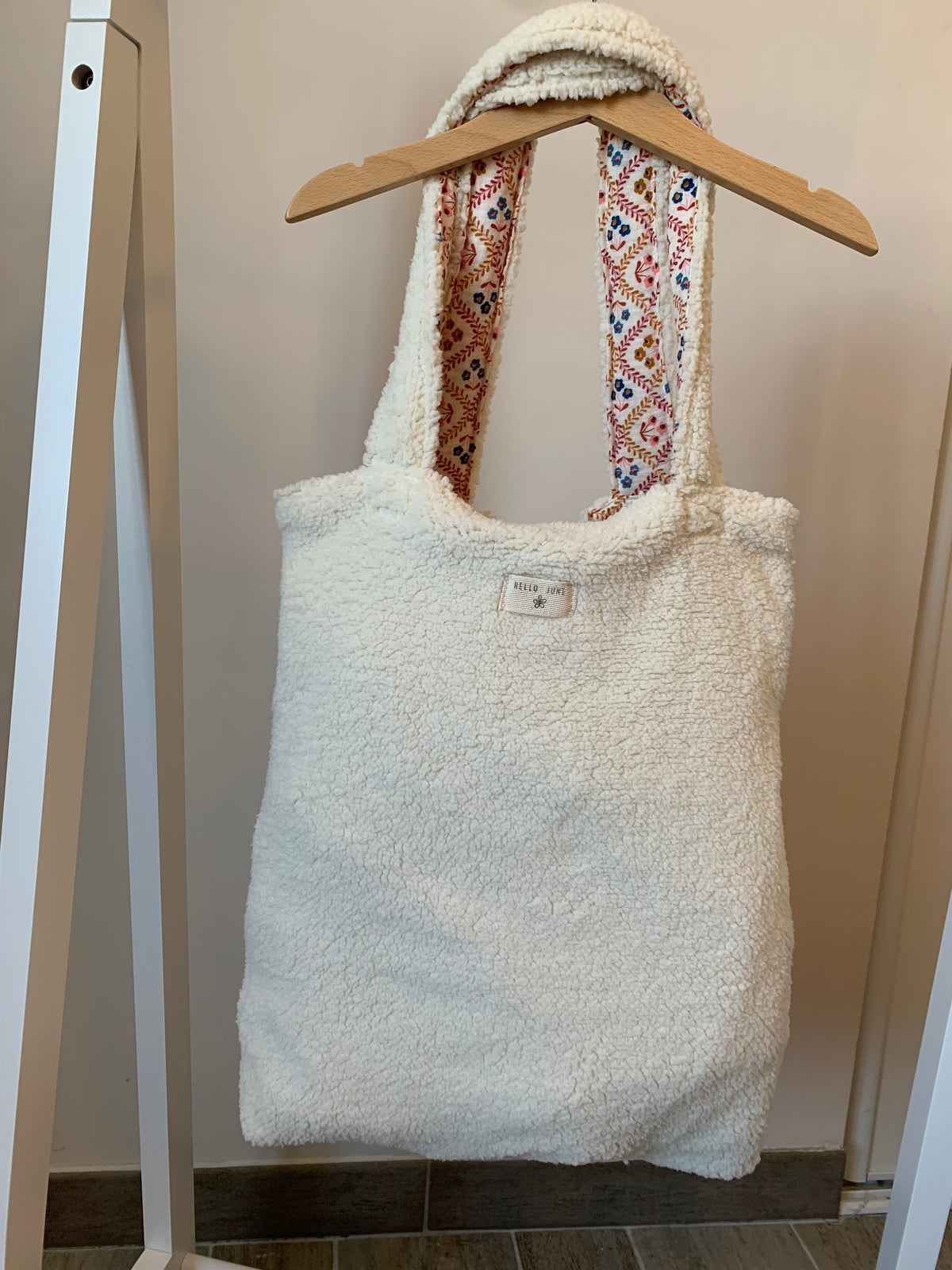 Cabas réversible coton tissu indien blanc et fleurs moumoutte blanche