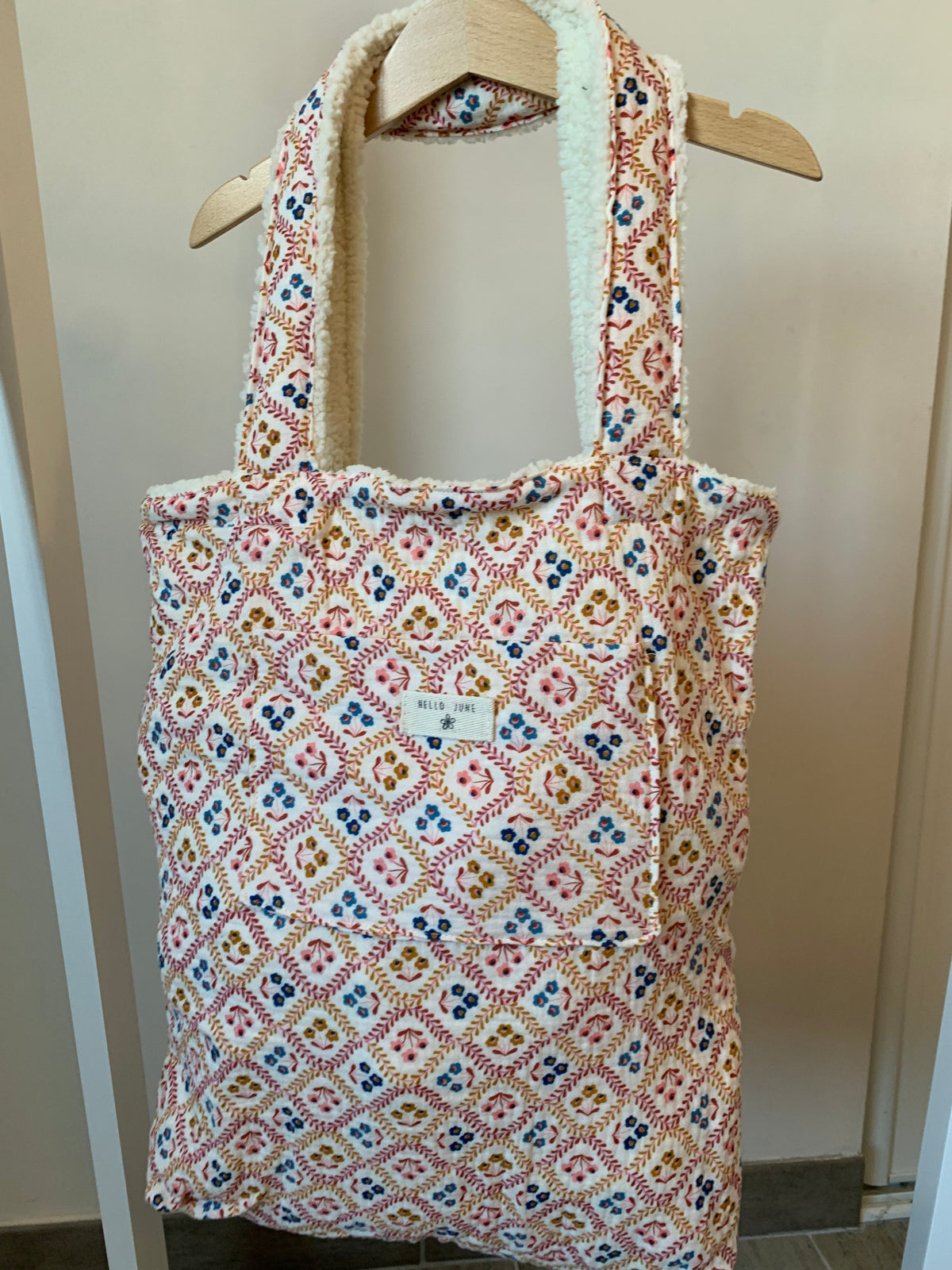 Cabas réversible coton tissu indien blanc et fleurs moumoutte blanche