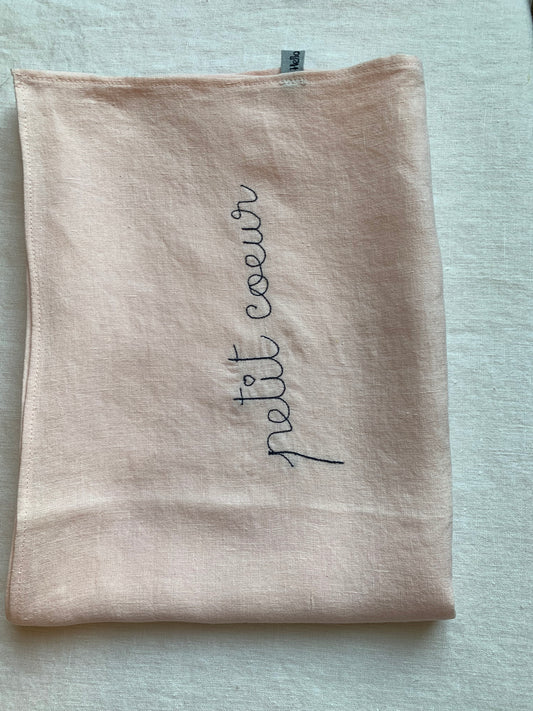 Lange lin lavé rose pâle broderie "petit cœur" marine 100 x 100 