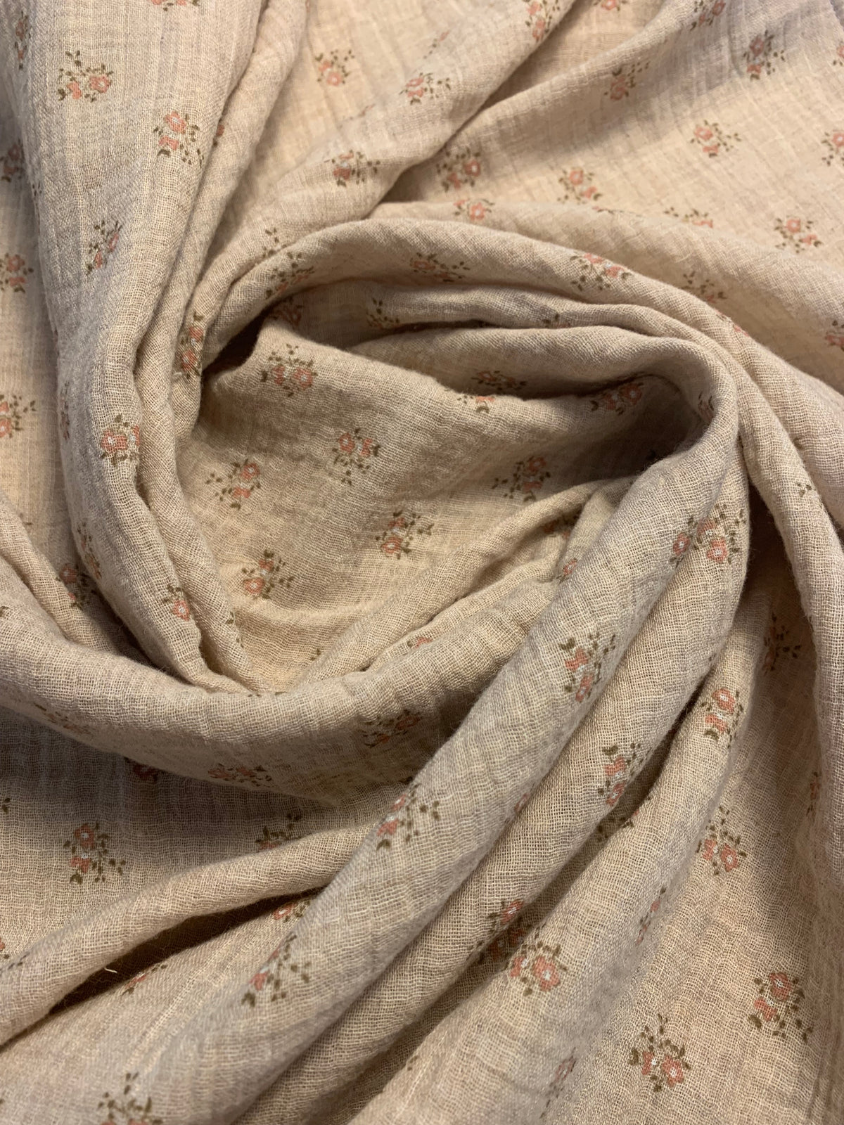 Lange en gaze de coton beige et petites fleurs  70 x 70 cm 