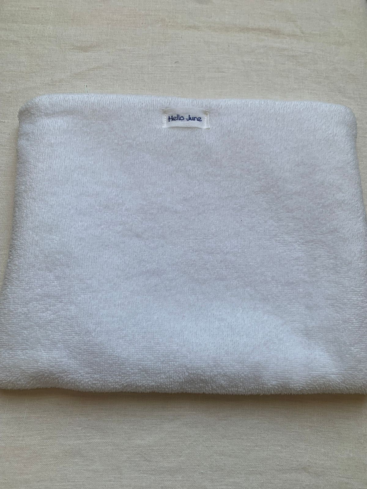 Pochette en lin lavé rose pâle et douillette rose broderie renard et sa petite fleur marine