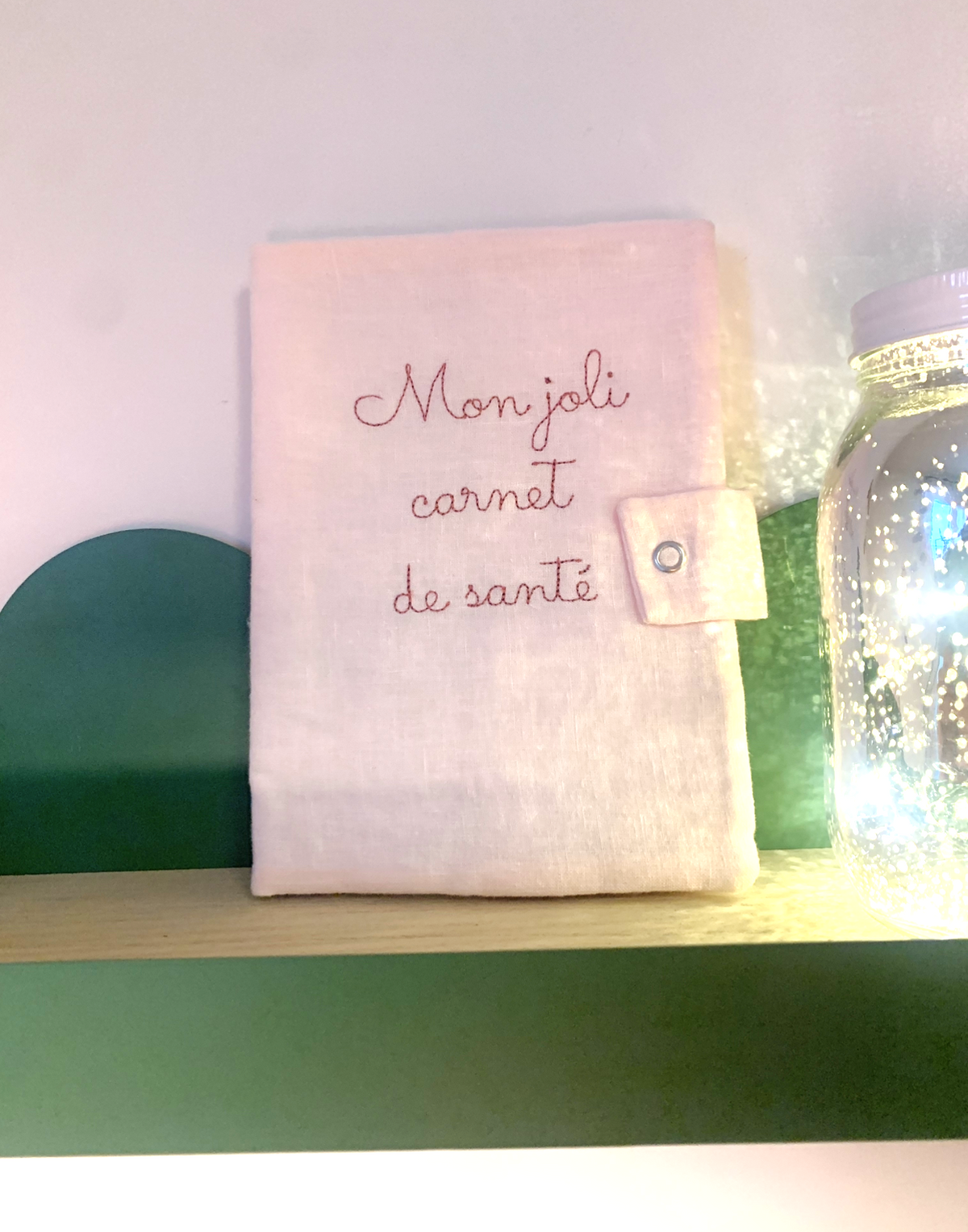 Protège carnet de santé lin rose pâle broderie rose "mon joli carnet de santé"