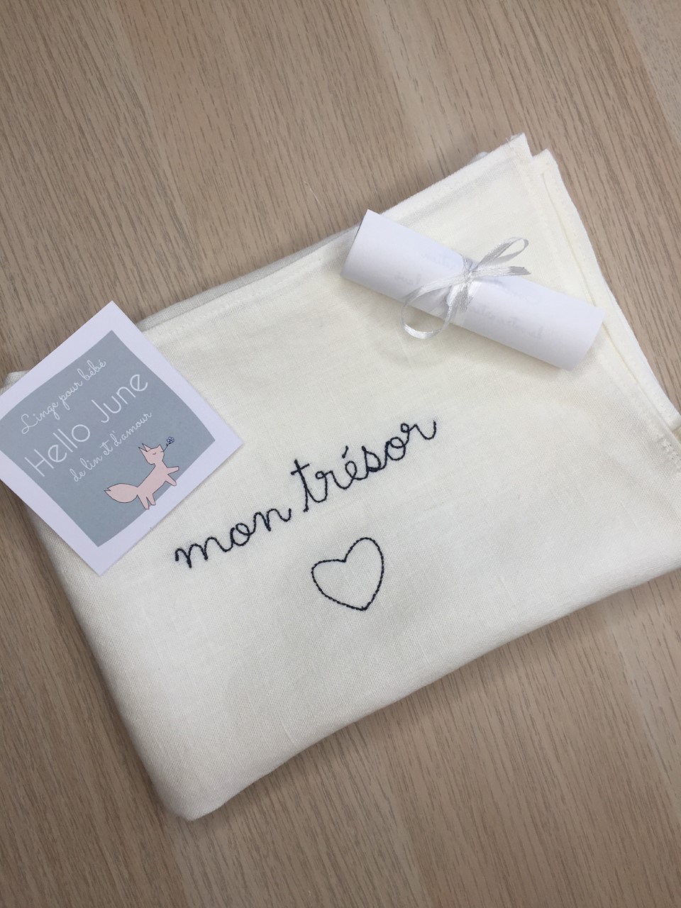 Atelier hello June - bavoir gris et une cuillère pour maman 1